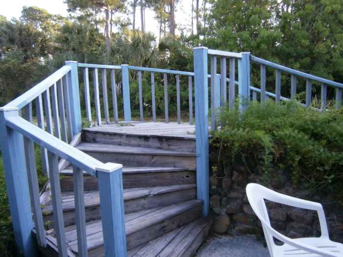 How to Refinish and Paint an Old Wooden Porch and Deck Dengarden