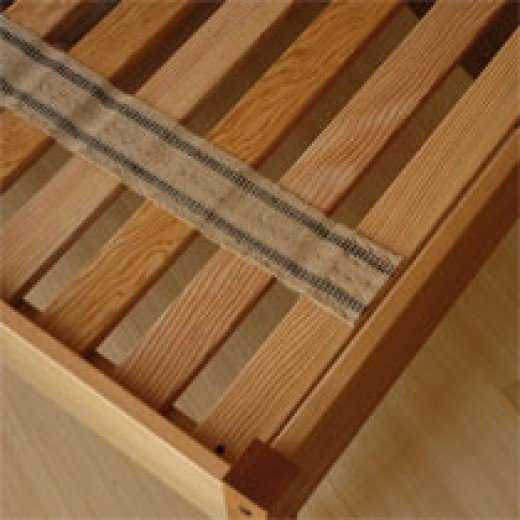 Wood slat foundation
