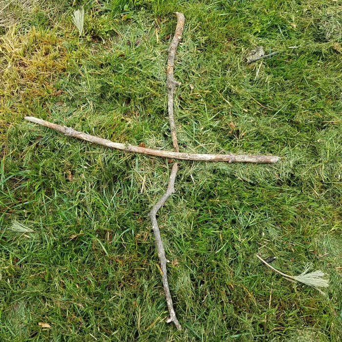 Step 1: The "seed pattern" is the "skeleton" of the labyrinth, from which the borders of the walking paths are created.