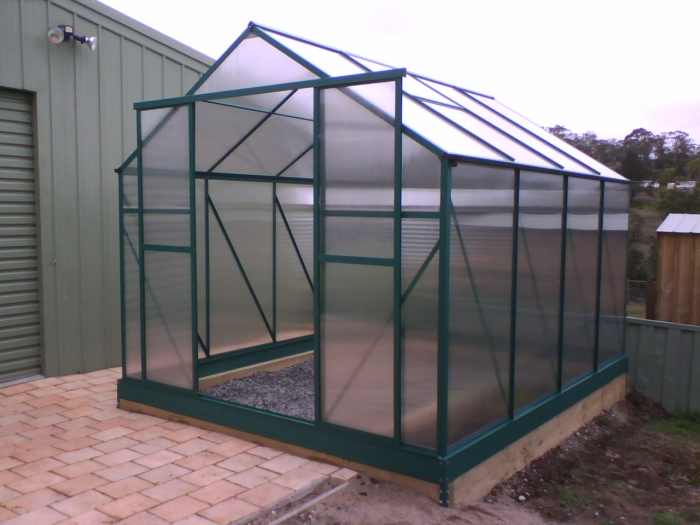 Polycarbonate greenhouse kit to assemble.