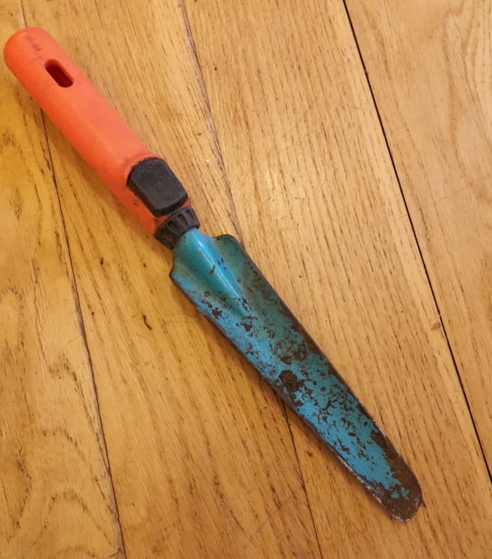 This is my favourite gardening tool: a Gardena weeding trowel. I use it almost every time I do any gardening.