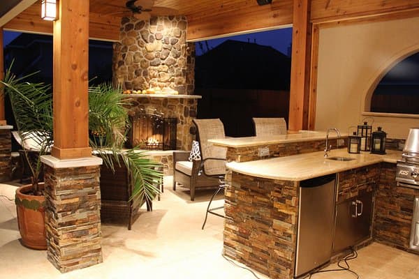 This article will go over some of the concerns you'll need to think about before creating your outdoor kitchen.