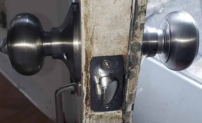 How to Change a House Door Lock - Dengarden