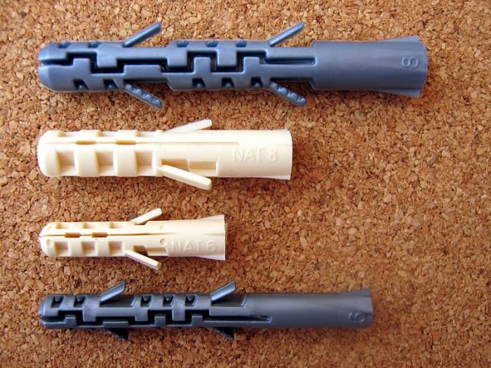 Typical wall plug/anchors for masonry walls. The required drill bit size in mm is indicated on the shank