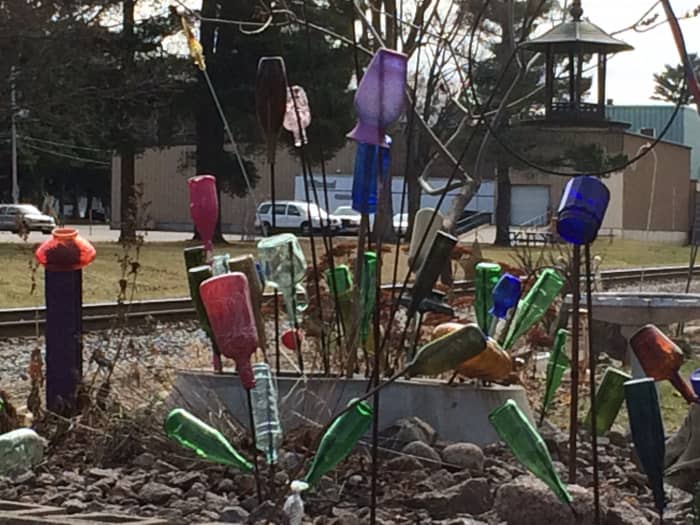 bottle-tree-for-my-garden-reuse-of-junk
