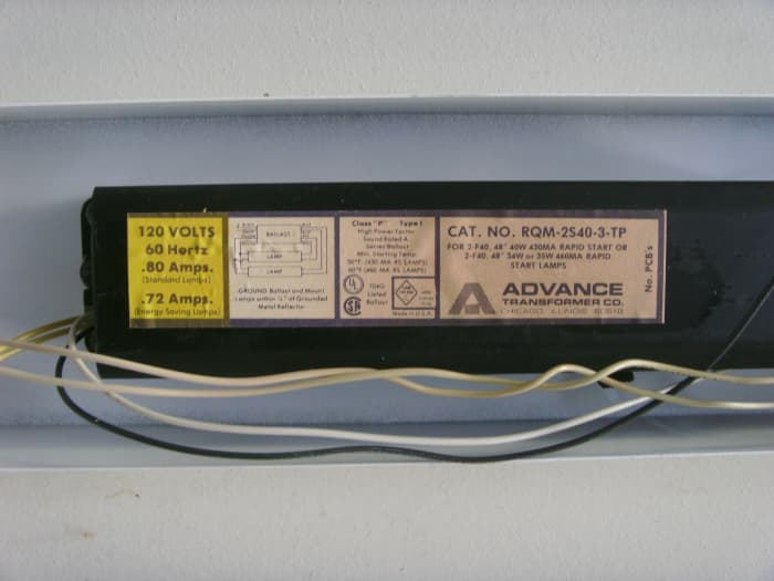 An older magnetic ballast in use.