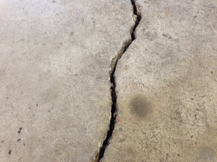 Crack before getting filled