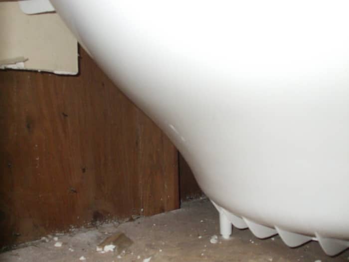 A "naked" tub end. Look at all that air space greedily clamoring to steal the heat from the tub water!