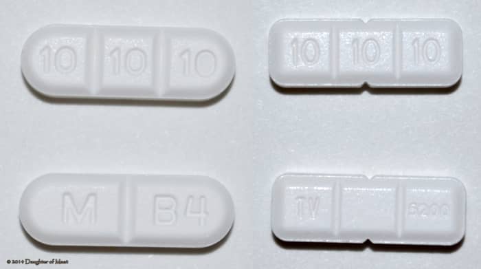 Buspirone 30mg tablets. Right side: manufactured by Mylan; Left side: manufactured by Teva