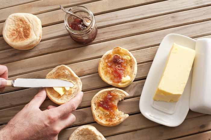 Gluten cross-contamination can easily occur if sharing the same knife, jams and butter with those eating gluten-filled foods
