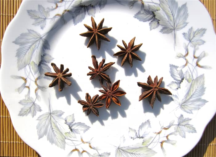 Spices such as star anise can be used instead of sugar and salt to flavor food. This can help to reduce hypertension.