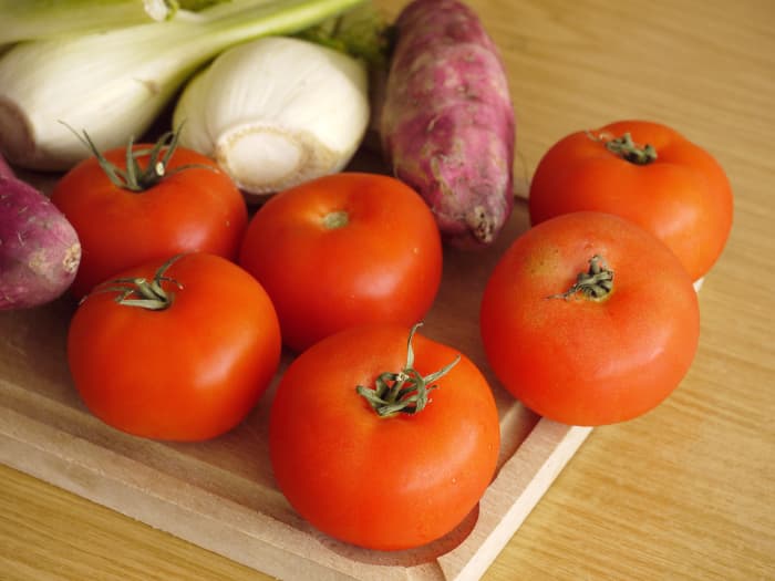 Tomatoes are a healthy food, but they trigger GERD in some people. GERD may in turn trigger an asthma attack.