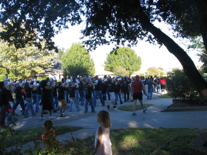 Make yourself stand out of the crowd by not showing yourself as part of a group but standing in an active pose alone.