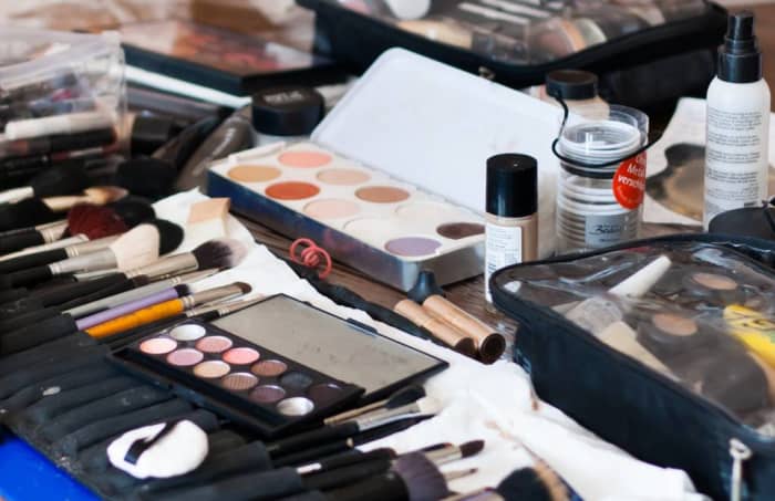 Although makeup companies are not required to put expiration dates on products, it's good to know when makeup exactly expires.