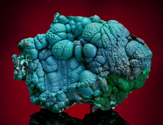 An unpolished chrysocolla stone. Use this stone to boost confidence and remove negative emotions.