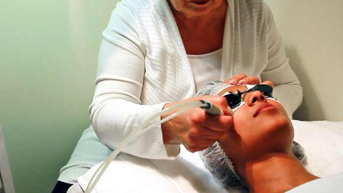 Administering a skin treatment