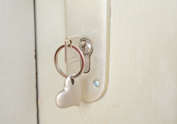 You've already given her the keys to your heart. Now you're ready to give her the keys to your home!