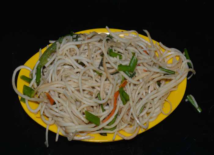 How to Make Quick and Easy Chinese Vegetable Noodles Delishably