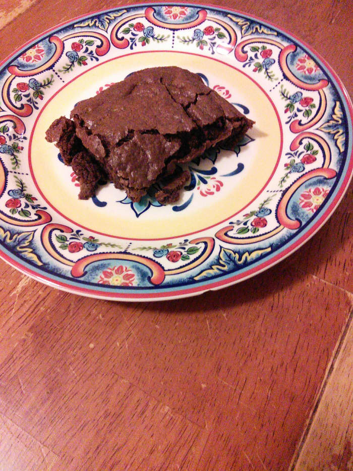Oh my goodness!!! Look at that deliciousness. It's mouthwatering. Today I will pass along my famous "omg these are delish" brownie recipe.