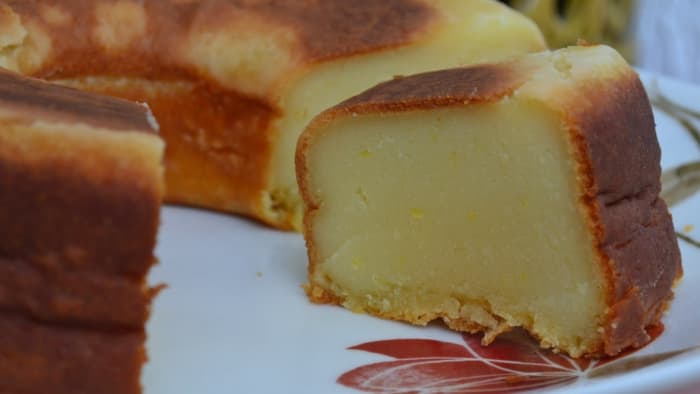I will add my own photo as soon as I make this one again. I always get too carried away experimenting with the recipe, so the end result looks nothing like the traditional 'bolo de leite'