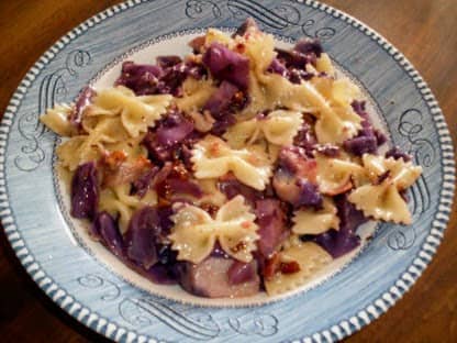 This pasta stir-fry is beautiful, suitable for lunch or dinner, and is easy to make. Children and adults both love it.
