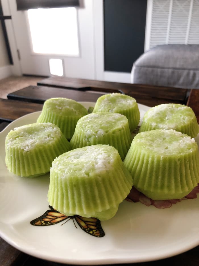 I don't have the correct molds to get the traditional shape for this cake, so I used muffin molds, instead. The flavor, however, is the same.