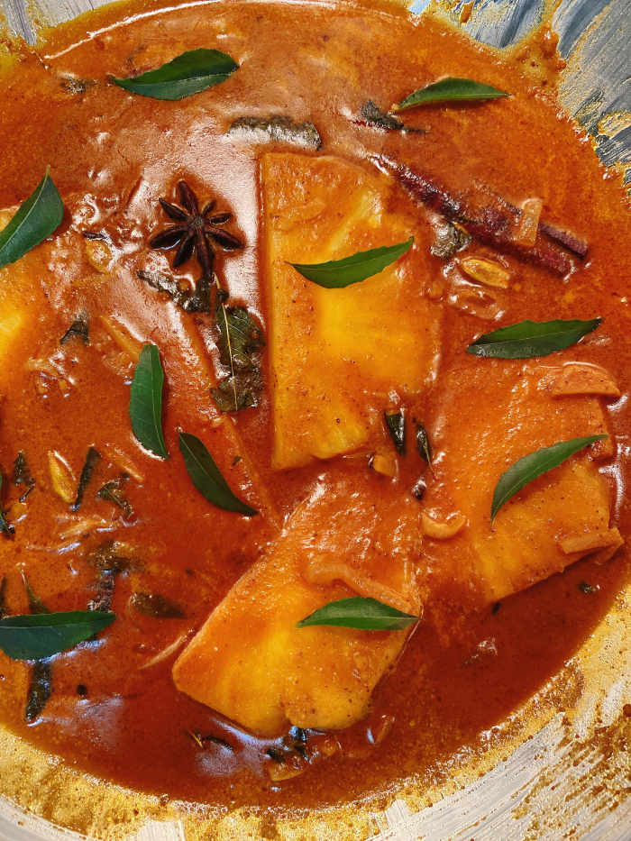 This sweet pineapple curry is delicious!
