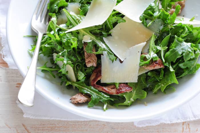 A healthy meal doesn't need to be unappetizing. Just look at this steak salad! Perfect for a sedentary lifestyle.