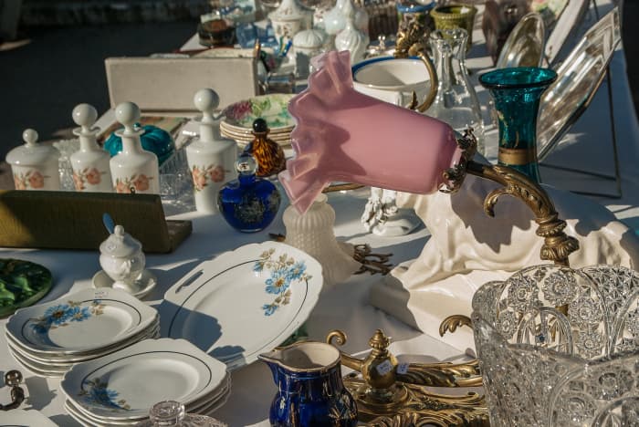 Take time to polish and dust your items so they sparkle in the sun. Would you buy an item covered in dust and dirt at the store? No! So treat your garage sale merchandise as if it were being displayed in a tidy retail environment.