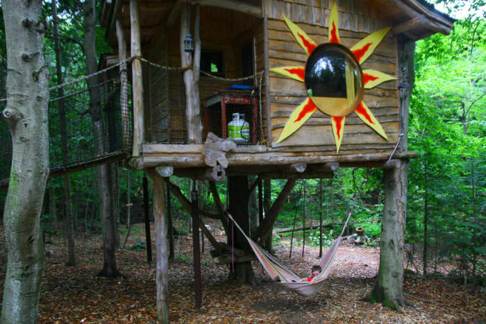 Camping in a tree house is a unique experience. This tree house is located in the Laurentian Mountains, near St. Sauveur.