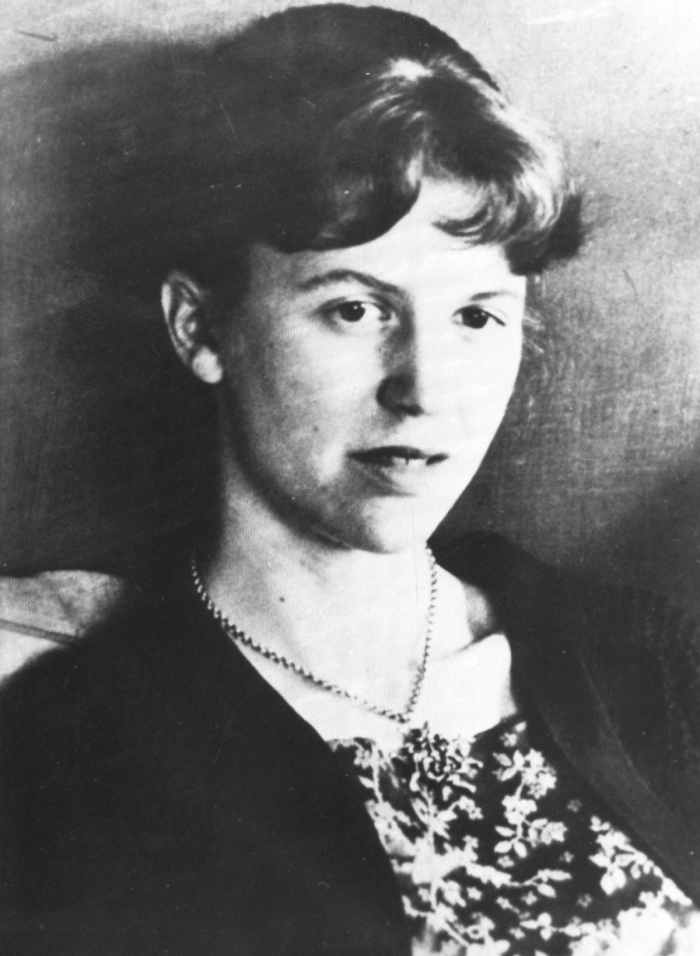 Analysis of Poem "Tulips" by Sylvia Plath Owlcation
