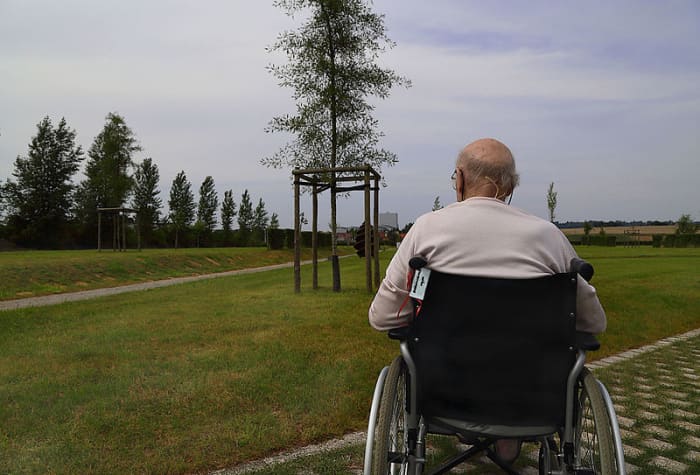 According to the Alzheimer's Association, one-third (33%) of people with dementia said they lost friends following a diagnosis.
