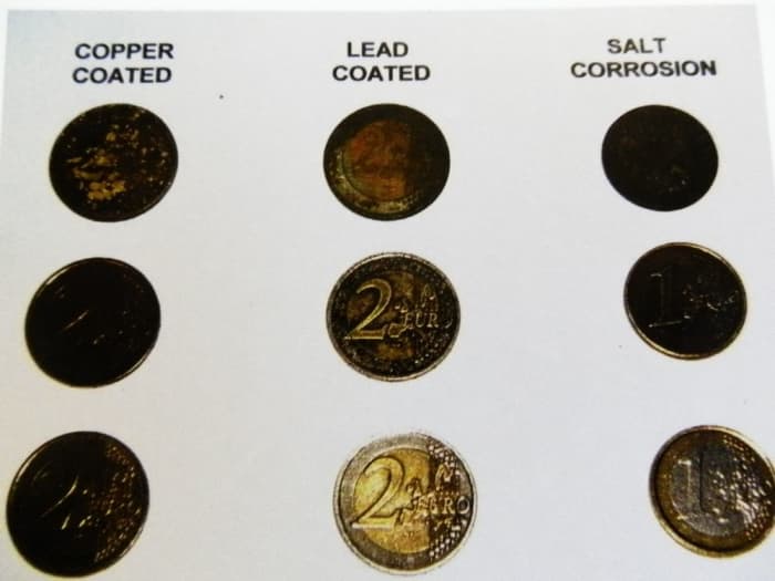 diferentes etapas de limpieza de monedas