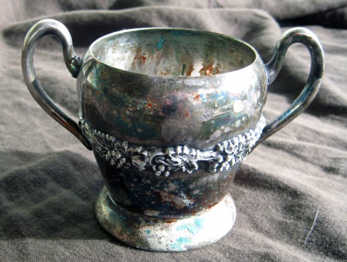 See the greenish spots? That's vertigris which means the underlaying metal is copper.