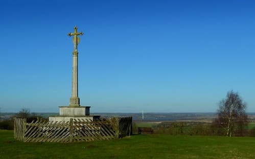 Catherine was the first wife of Henry VIII. She stayed in Ampthill for three years after her divorce in 1533. The cross was erected in 1773.
