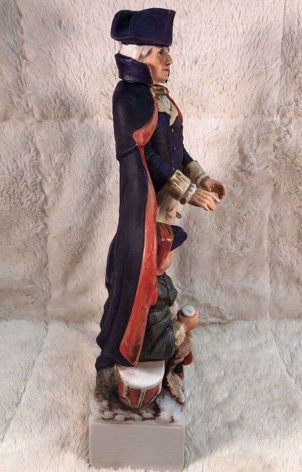 This Decanter of George Washington looks very majestic and regal. The American Porcelain Company always did a amazing job on the creations.