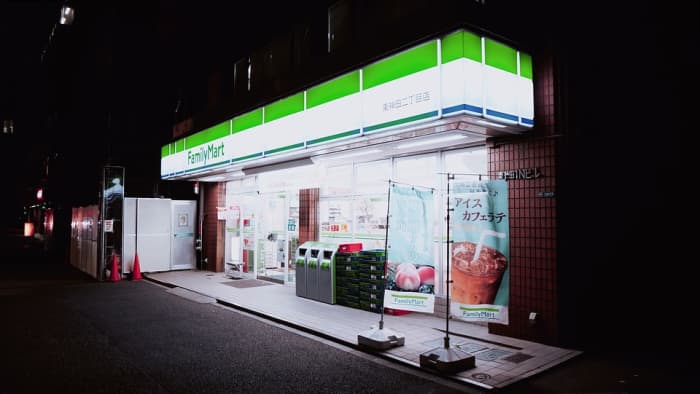 Please read this caption: This is NOT the convenience store where this hub/story happened. And where I met "Alvin." I had to use the store for dramatic affect.