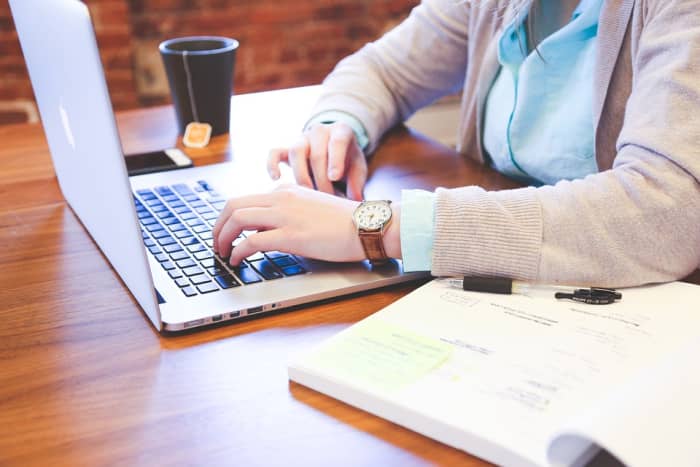 If you spend a lot of time at a desk, be sure to adopt a sitting position that is comfortable for you.