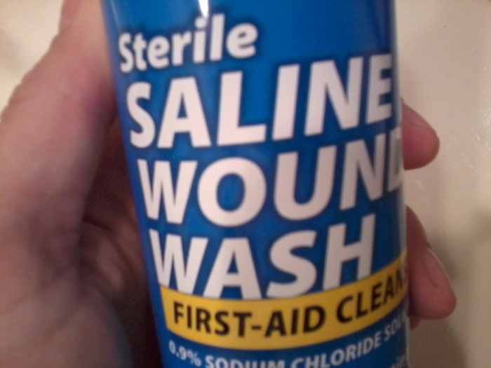 How to Clean an Open Wound and Use Antiseptic Solutions Properly