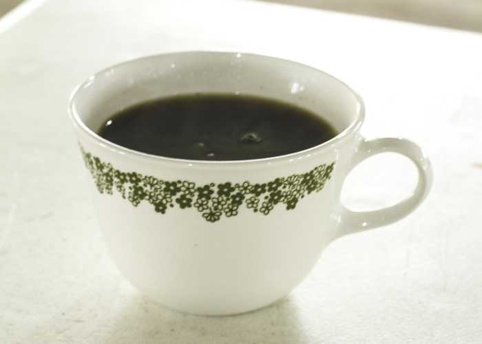 Avoid hot drinks and drinks with caffeine. 