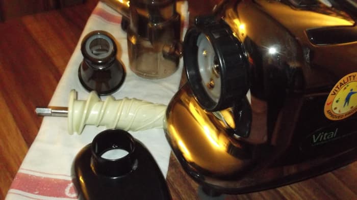 Here are the parts of my juicer after cleaning. They look the same as the juicer sold by Amazon. Here in Australia, however, my juicer is labelled Oscar VitalMax900.