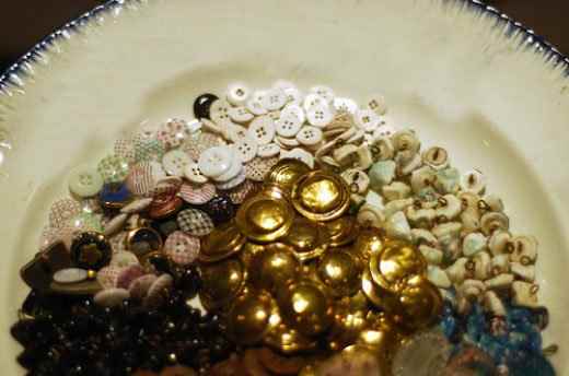 Vintage Button Guide: Ways to Identify Antique Buttons - HubPages