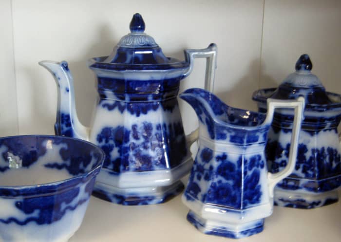 The blurred, indistinct edges of the pattern illustrate the pretty effect of flow blue