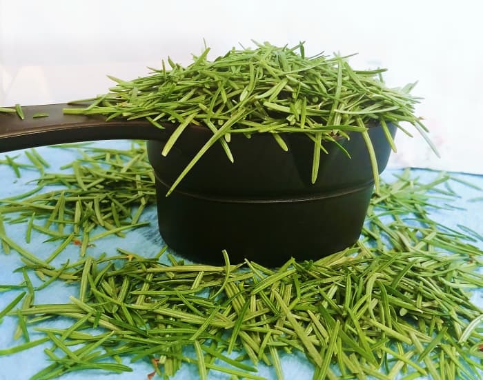 Pine (coniferous) needles for tea. Packed with nutrients, one of which is Vitamin C, making the needles smell similar to oranges