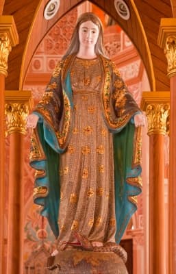 Holy Mary Statue Decorated With Real Precious Stone