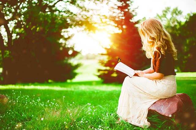 Being mindful means living in the present moment without judgement or stress, accepting things as they are and relaxing into life with anxiety about what has been or what might be.