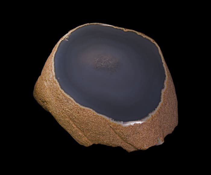 Black agate can benefit people who have busy lives and are constantly rushing from task to task.