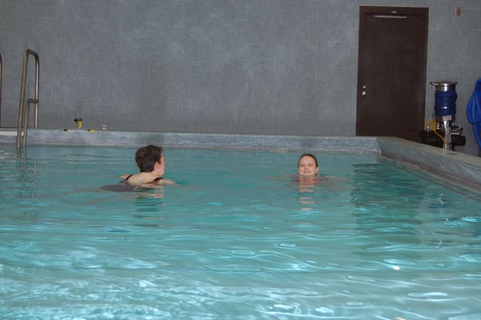 You don't have to be a swimmer and you don't have to get in the deep end of the pool to enjoy the benefits of exercise for arthritis.