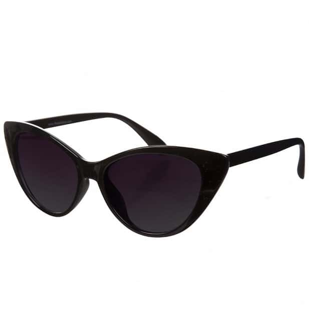 summer-guide-for-goth-girls