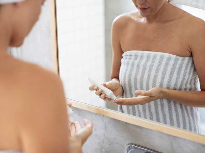 Squeeze a small amount of creme on finger tips first, do not apply directly on face.